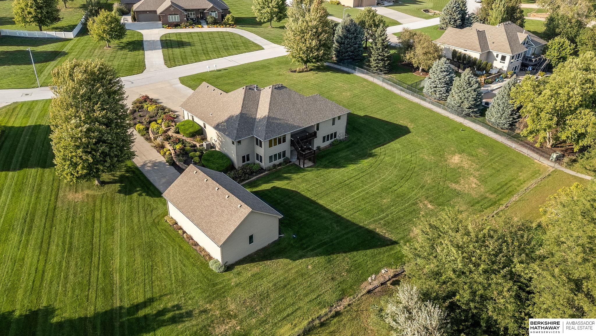 Omaha, Nebraska 68136, United States, 3 Bedrooms Bedrooms, ,3 BathroomsBathrooms,Residential,Pending,215981