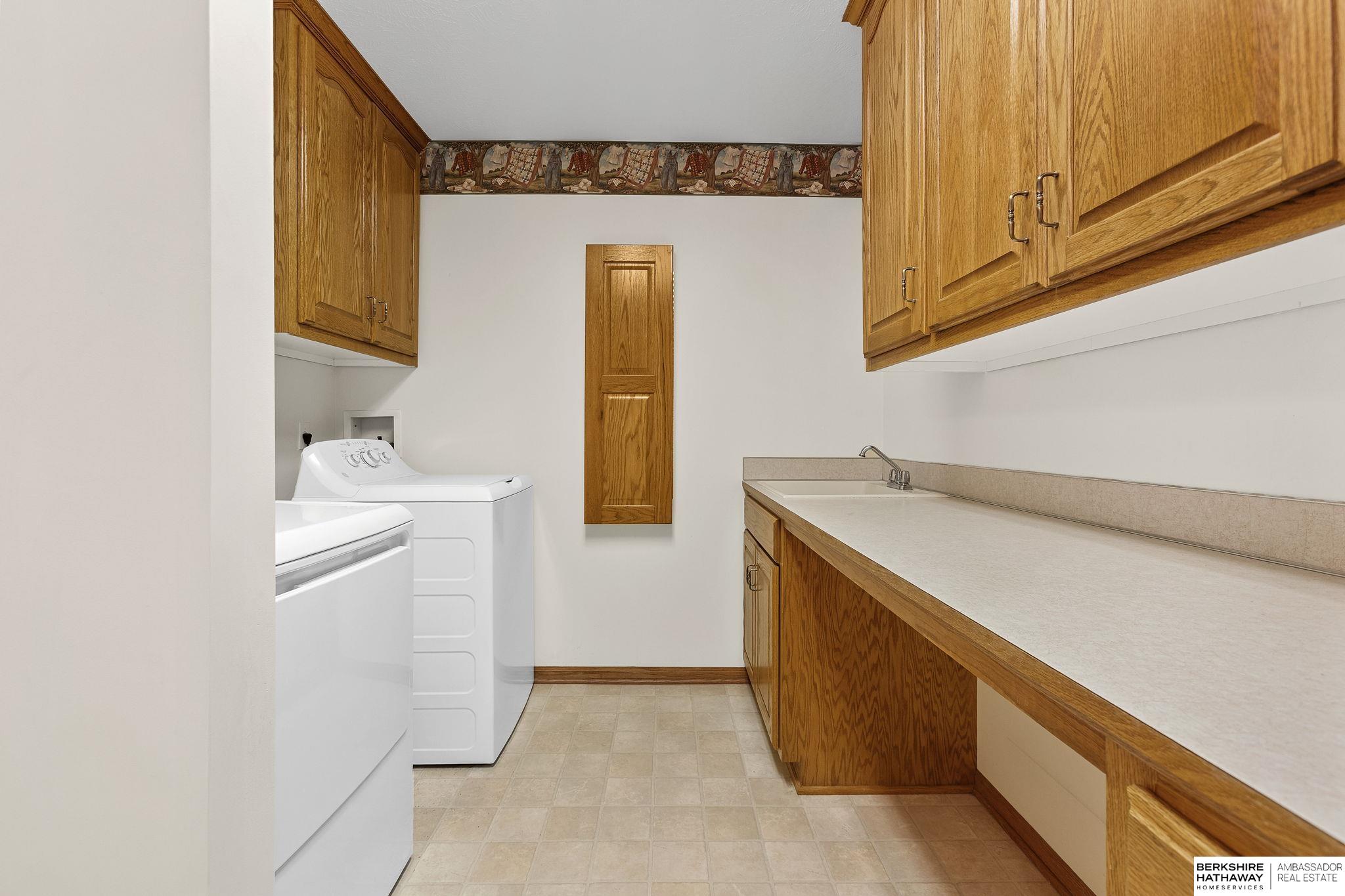 Omaha, Nebraska 68136, United States, 3 Bedrooms Bedrooms, ,3 BathroomsBathrooms,Residential,Pending,215981