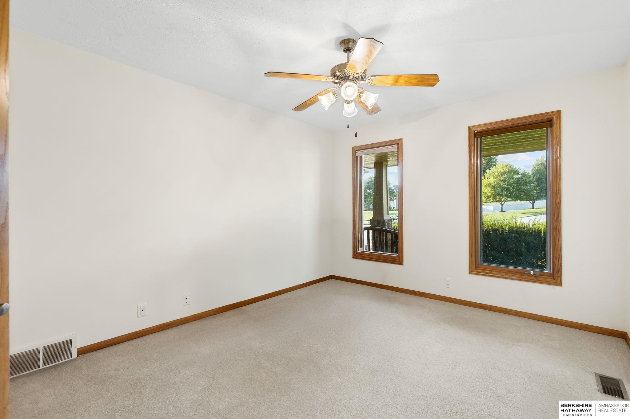 Omaha, Nebraska 68136, United States, 3 Bedrooms Bedrooms, ,3 BathroomsBathrooms,Residential,Pending,215981