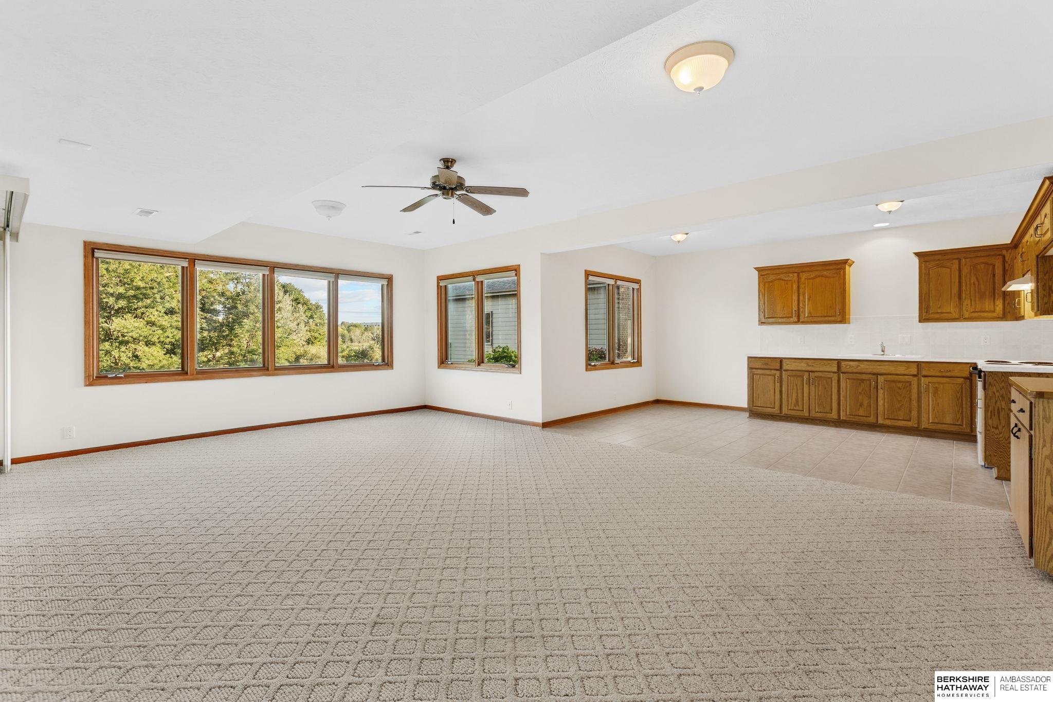 Omaha, Nebraska 68136, United States, 3 Bedrooms Bedrooms, ,3 BathroomsBathrooms,Residential,Pending,215981