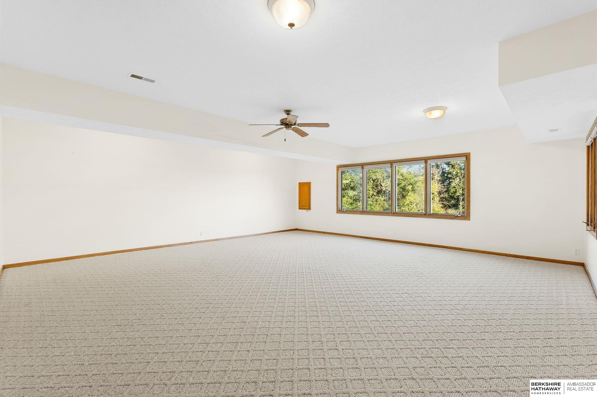 Omaha, Nebraska 68136, United States, 3 Bedrooms Bedrooms, ,3 BathroomsBathrooms,Residential,Pending,215981