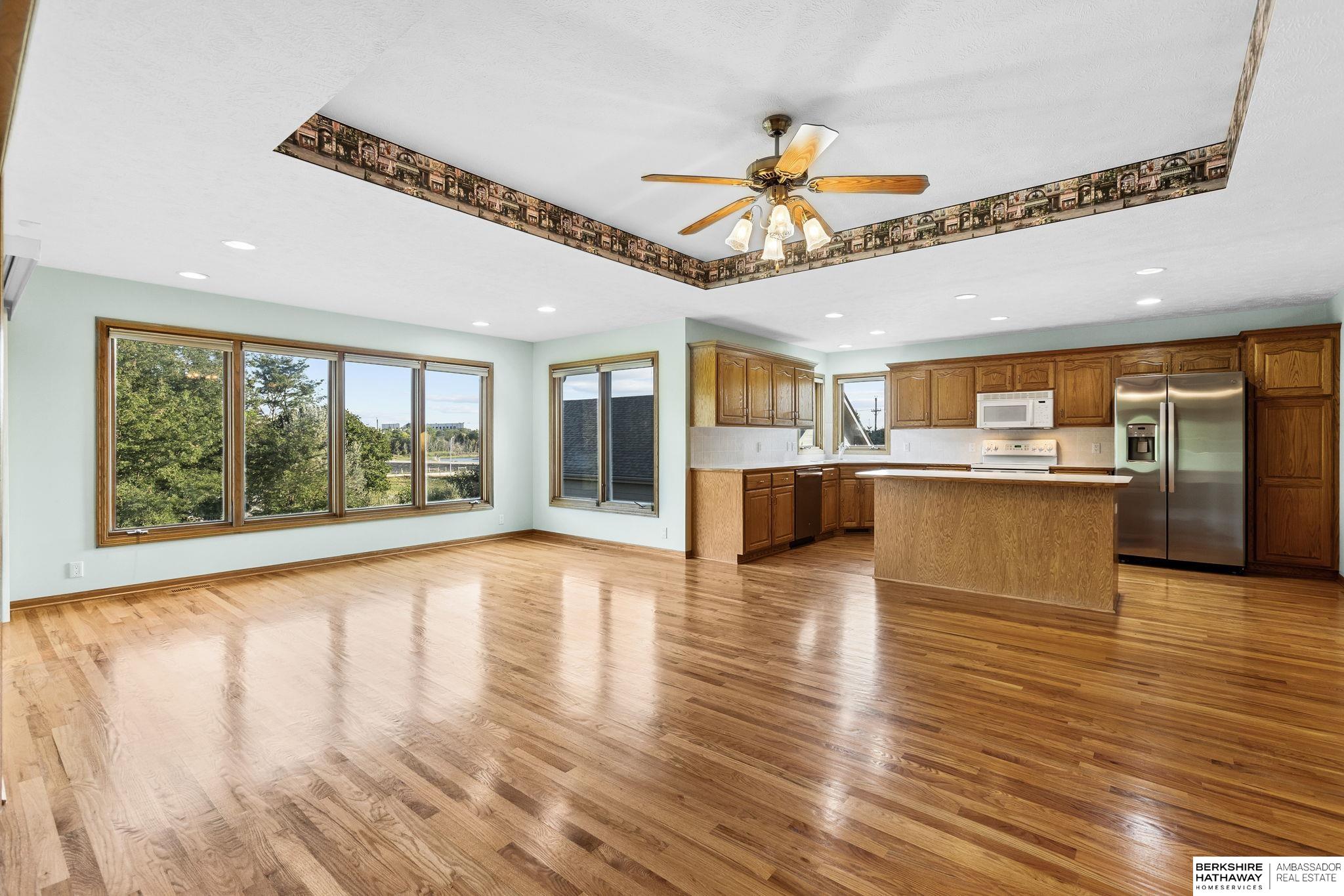 Omaha, Nebraska 68136, United States, 3 Bedrooms Bedrooms, ,3 BathroomsBathrooms,Residential,Pending,215981