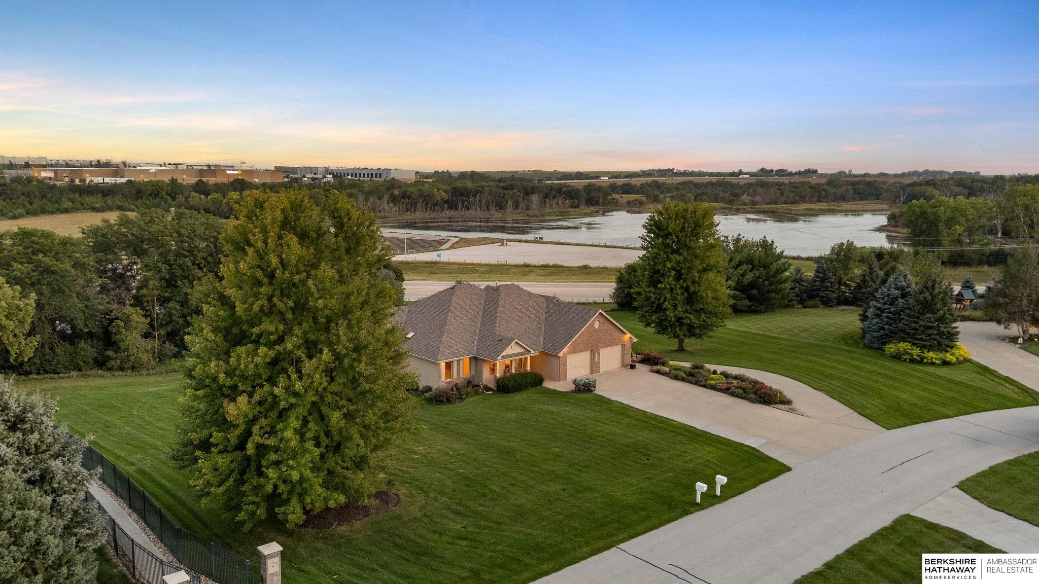 Omaha, Nebraska 68136, United States, 3 Bedrooms Bedrooms, ,3 BathroomsBathrooms,Residential,Pending,215981