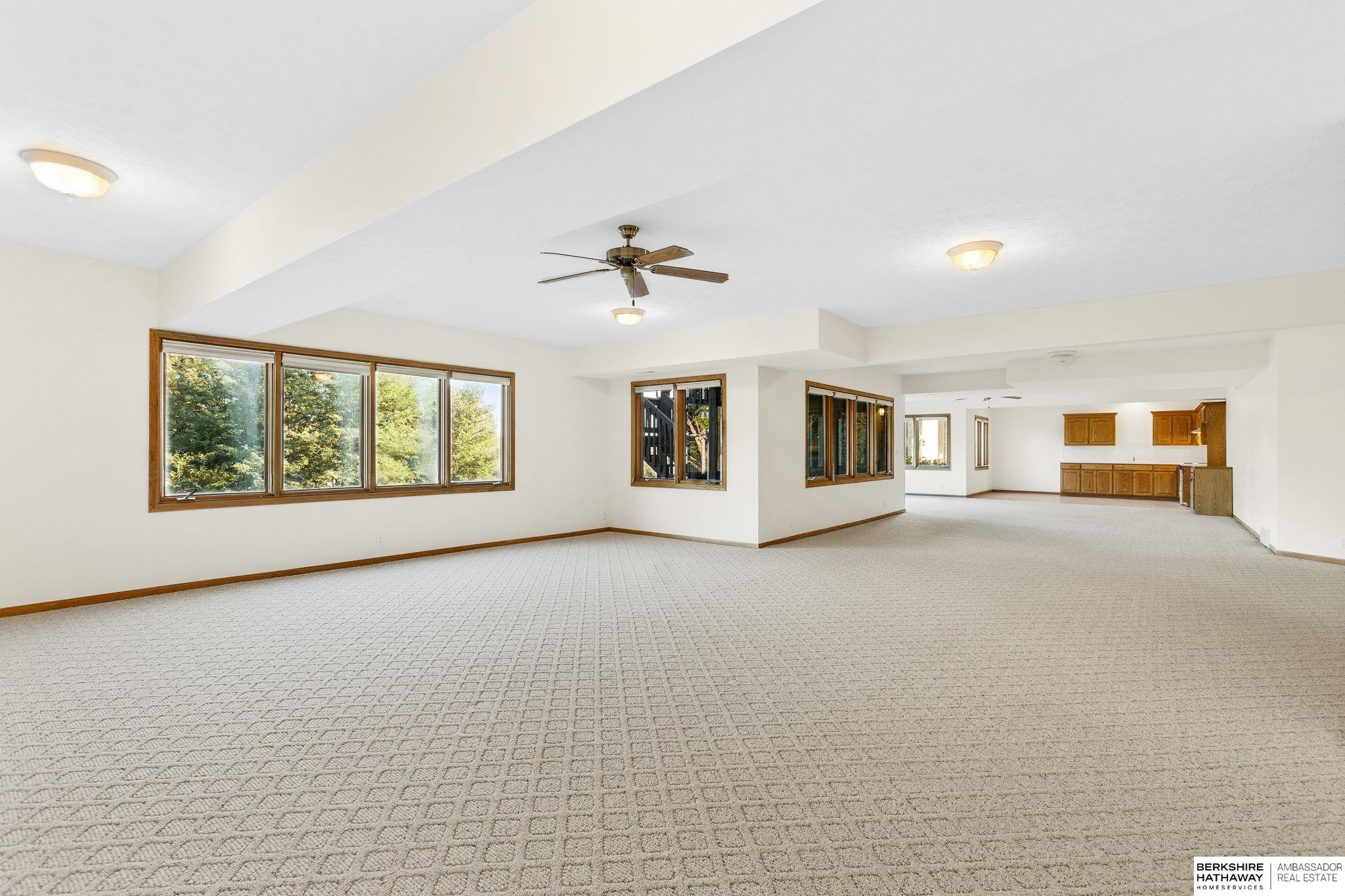 Omaha, Nebraska 68136, United States, 3 Bedrooms Bedrooms, ,3 BathroomsBathrooms,Residential,Pending,215981