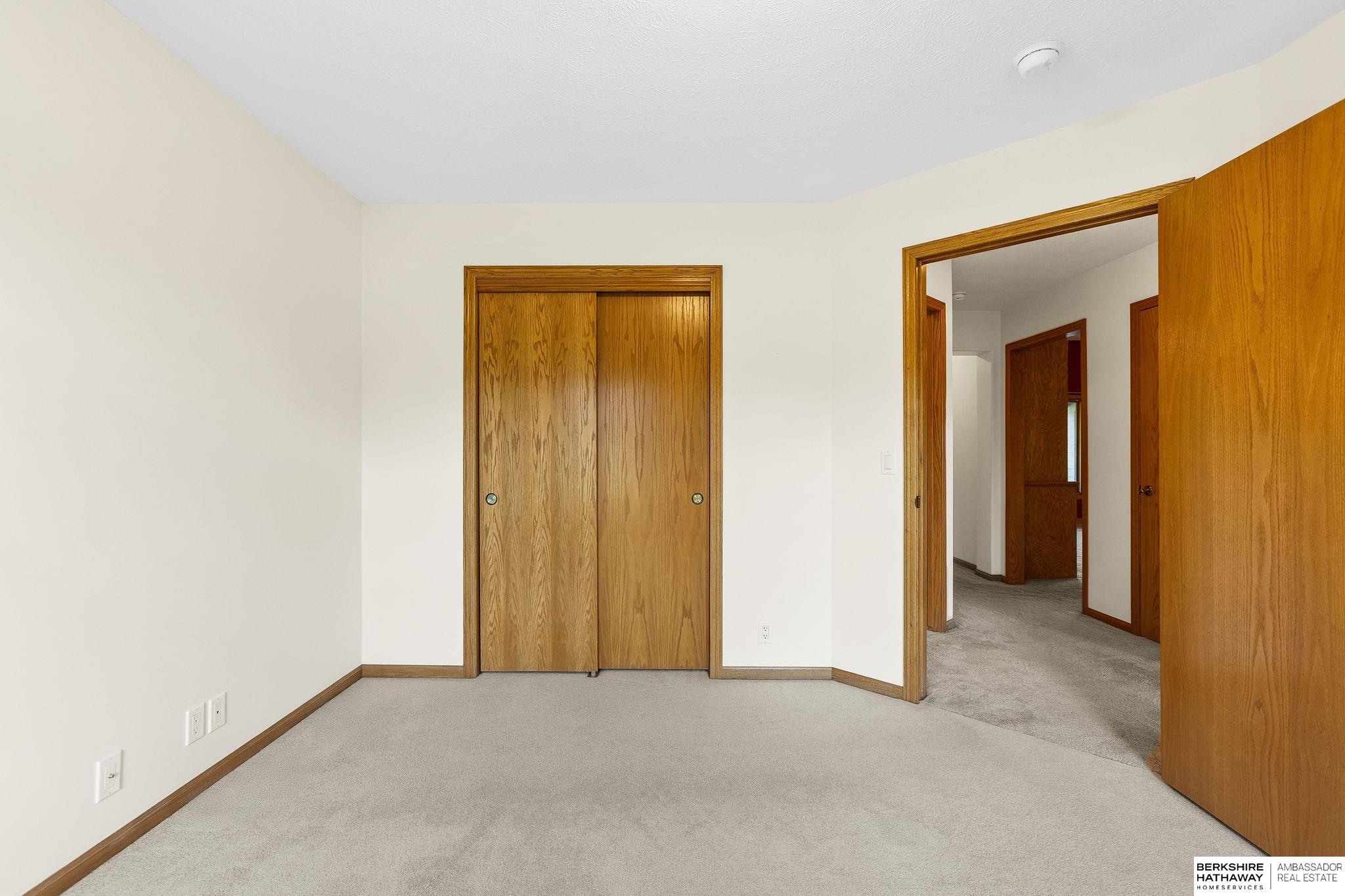 Omaha, Nebraska 68136, United States, 3 Bedrooms Bedrooms, ,3 BathroomsBathrooms,Residential,Pending,215981