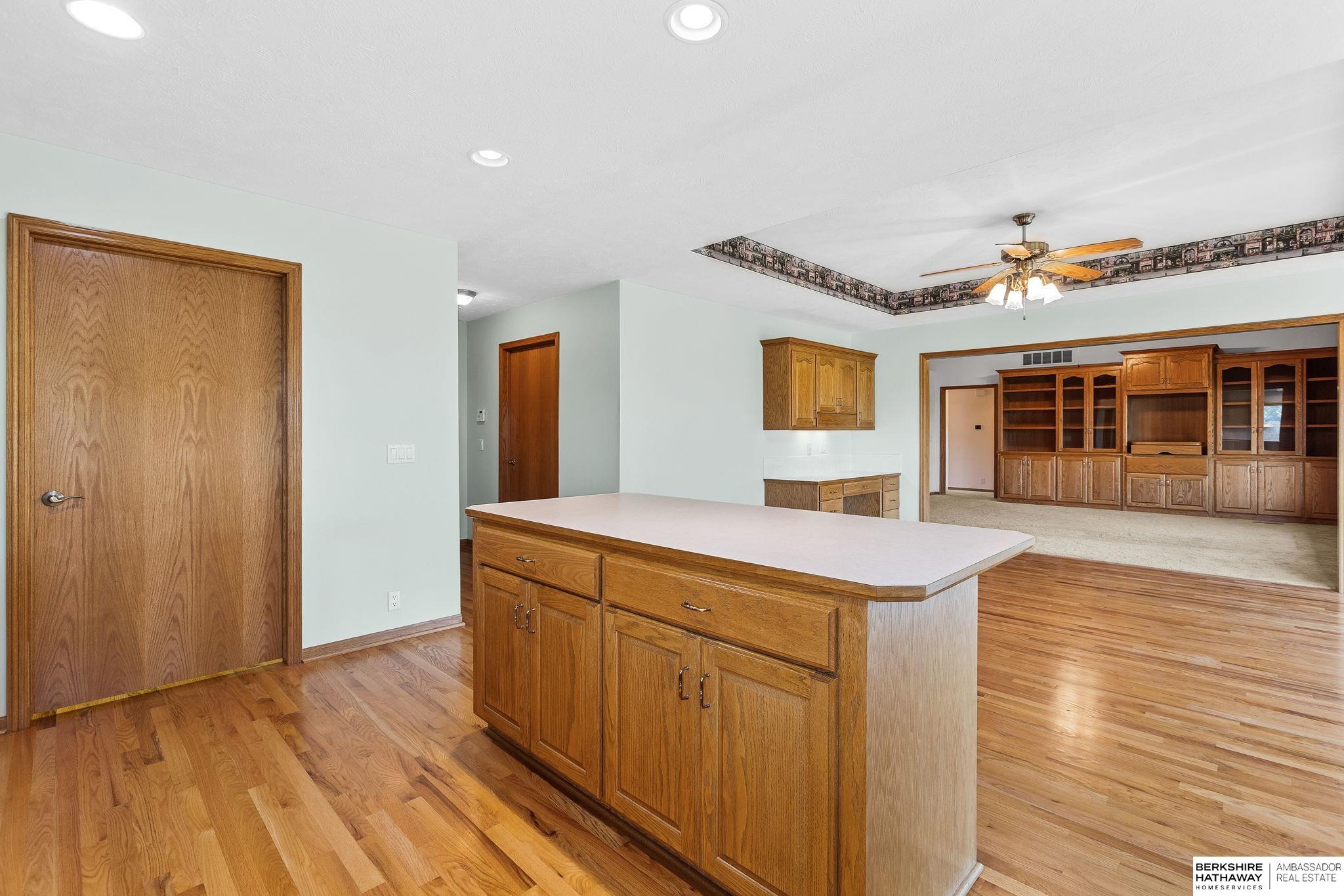 Omaha, Nebraska 68136, United States, 3 Bedrooms Bedrooms, ,3 BathroomsBathrooms,Residential,Pending,215981