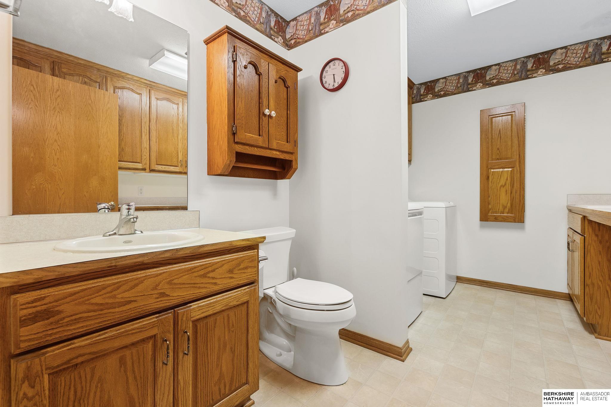 Omaha, Nebraska 68136, United States, 3 Bedrooms Bedrooms, ,3 BathroomsBathrooms,Residential,Pending,215981