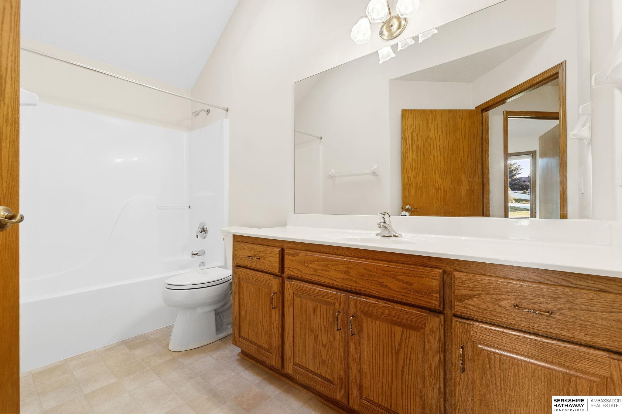 Omaha, Nebraska 68136, United States, 3 Bedrooms Bedrooms, ,3 BathroomsBathrooms,Residential,Pending,215981