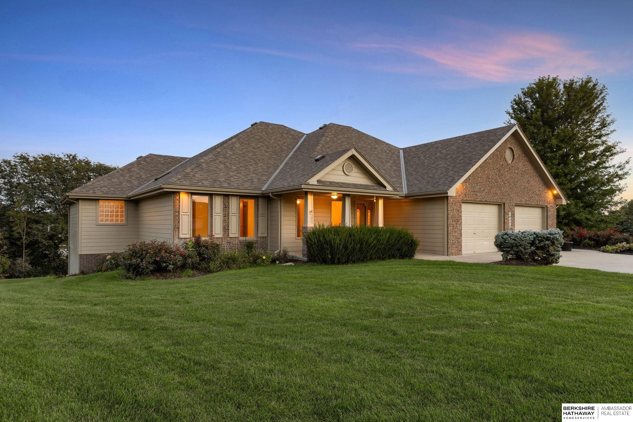 Omaha, Nebraska 68136, United States, 3 Bedrooms Bedrooms, ,3 BathroomsBathrooms,Residential,Pending,215981