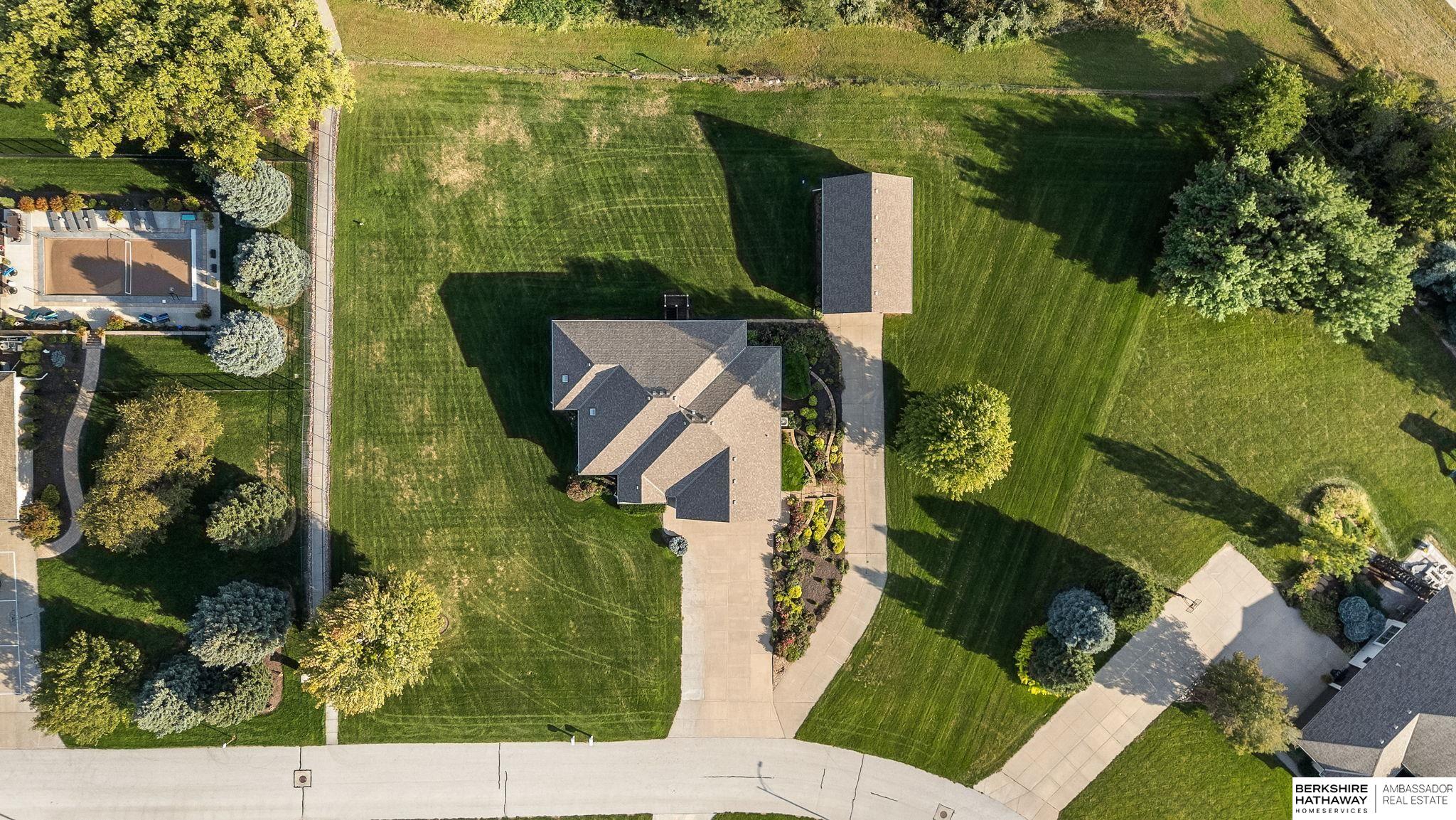 Omaha, Nebraska 68136, United States, 3 Bedrooms Bedrooms, ,3 BathroomsBathrooms,Residential,Pending,215981