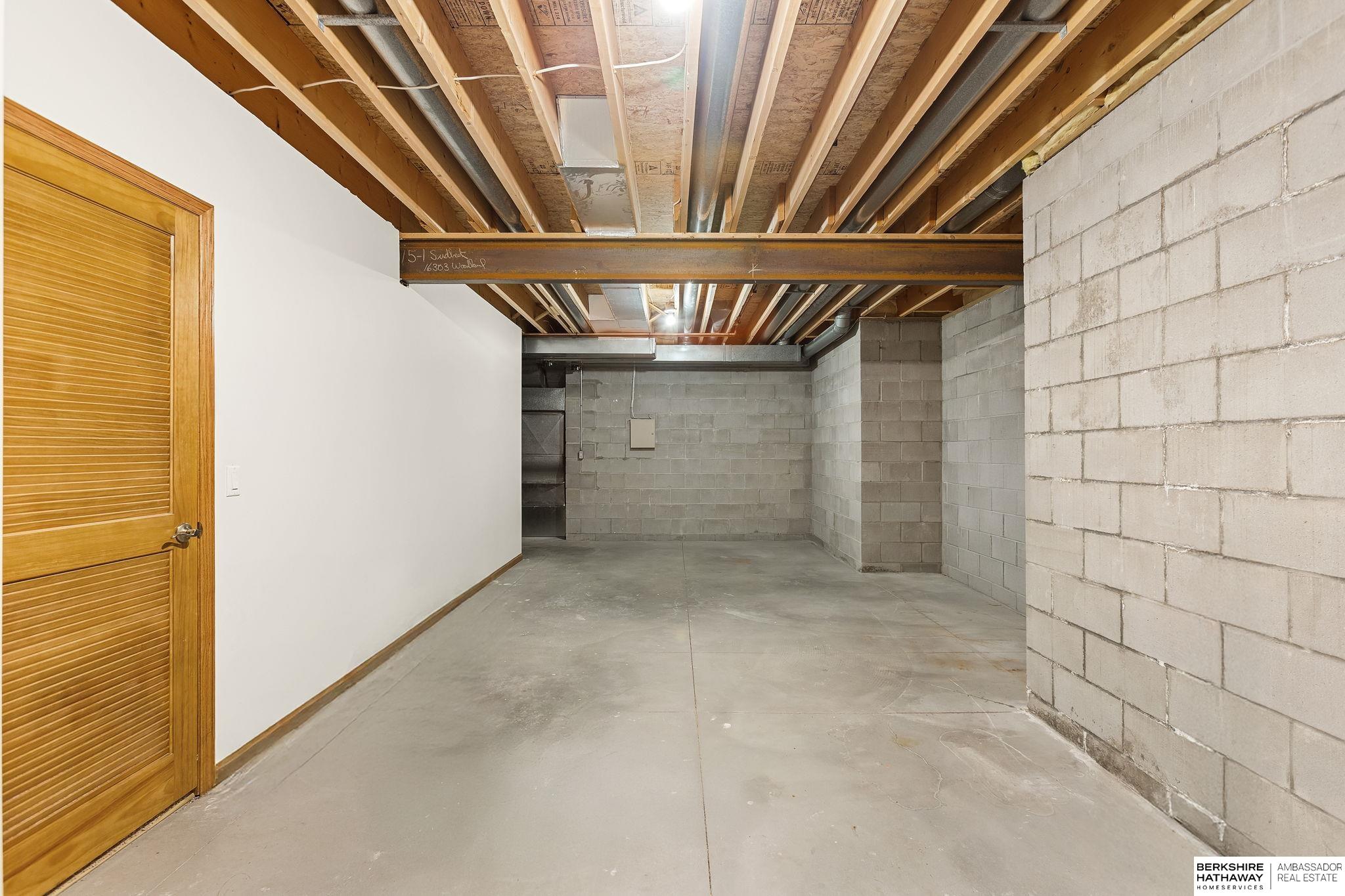 Omaha, Nebraska 68136, United States, 3 Bedrooms Bedrooms, ,3 BathroomsBathrooms,Residential,Pending,215981