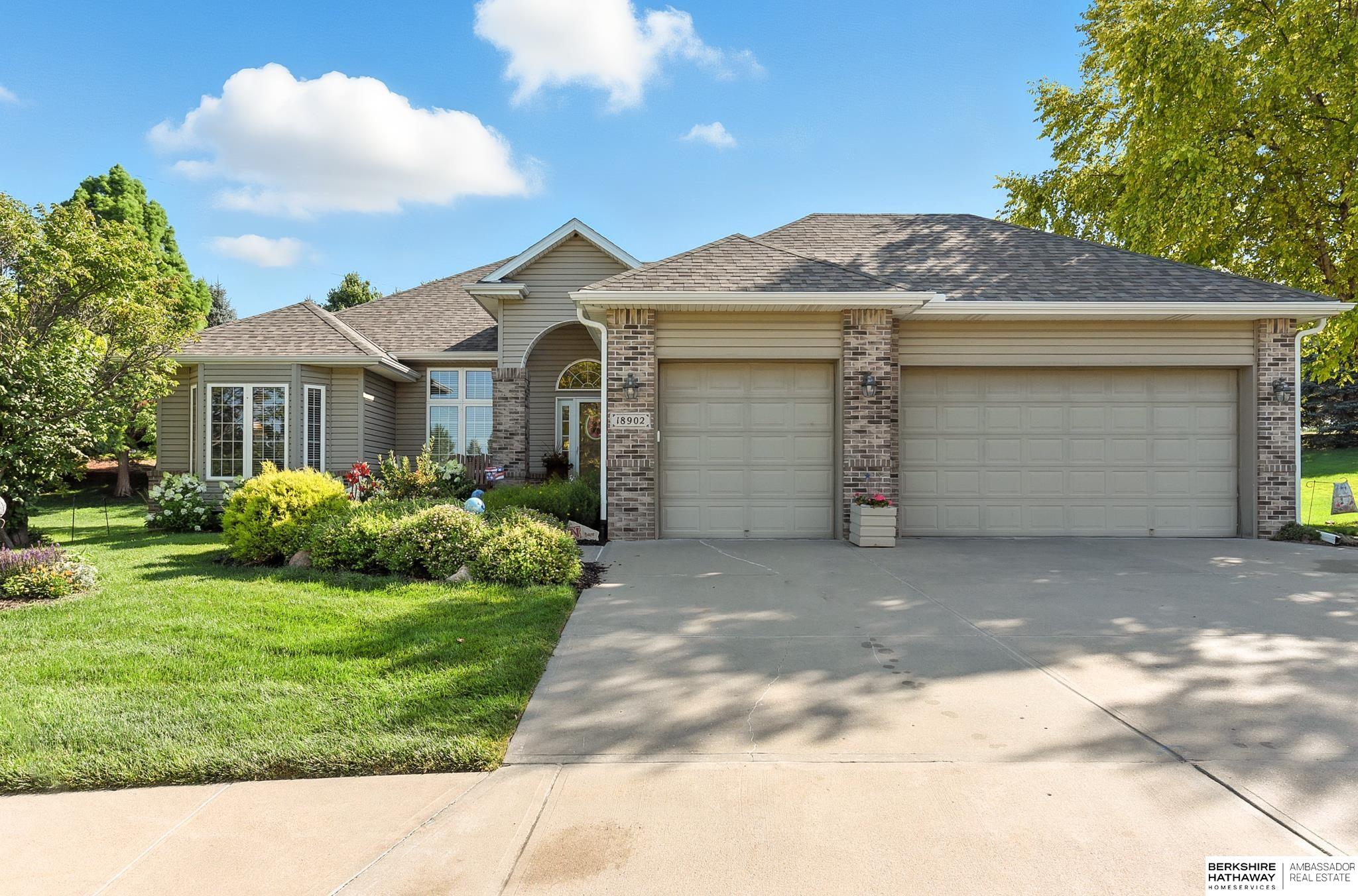 Omaha, Nebraska 68130, United States, 3 Bedrooms Bedrooms, ,3 BathroomsBathrooms,Residential,Active,179297 Omaha, Nebraska 68130, United States, 3 Bedrooms Bedrooms, ,3 BathroomsBathrooms,Residential,Active,179297