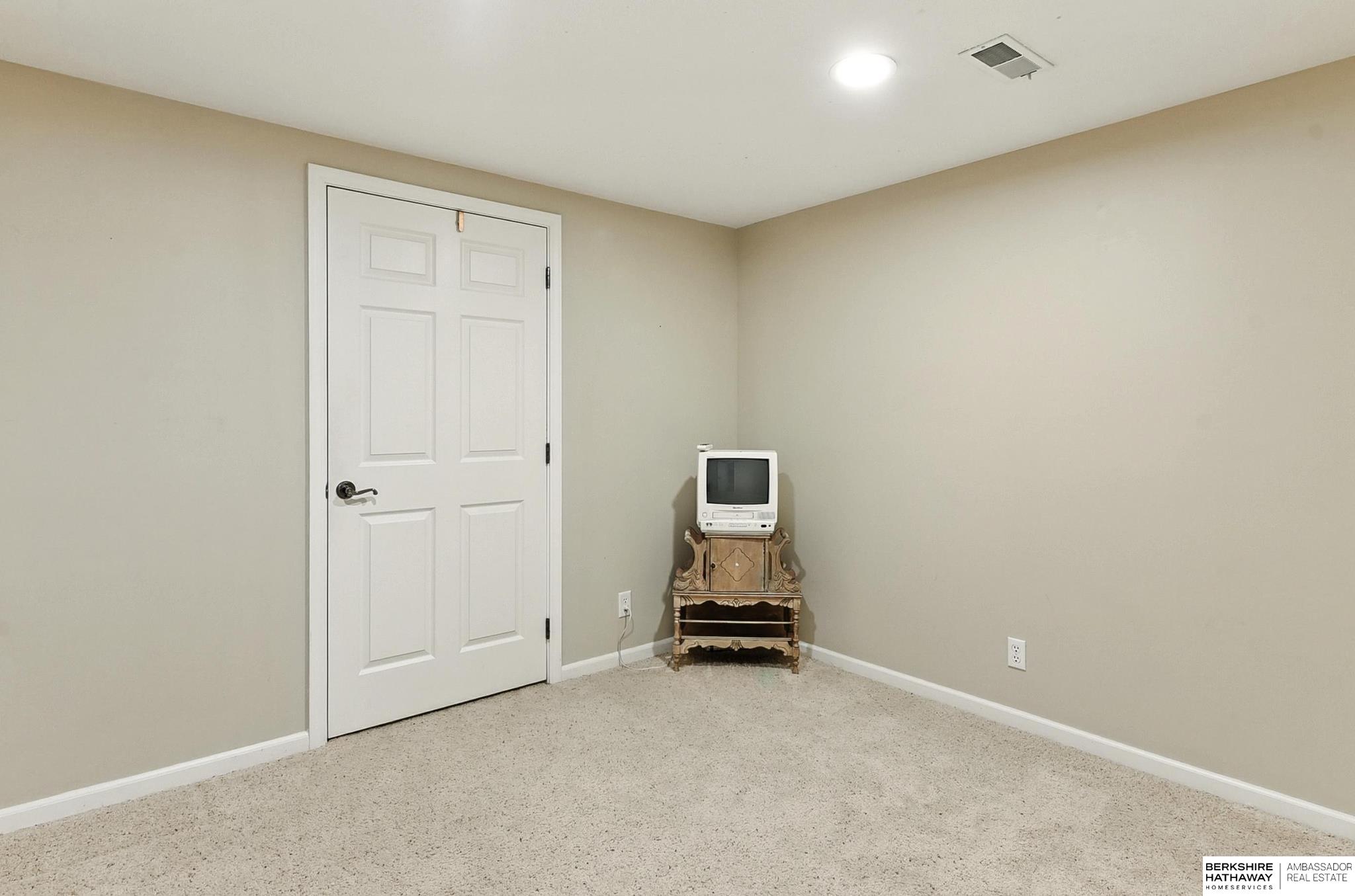 Omaha, Nebraska 68130, United States, 3 Bedrooms Bedrooms, ,3 BathroomsBathrooms,Residential,Active,179297