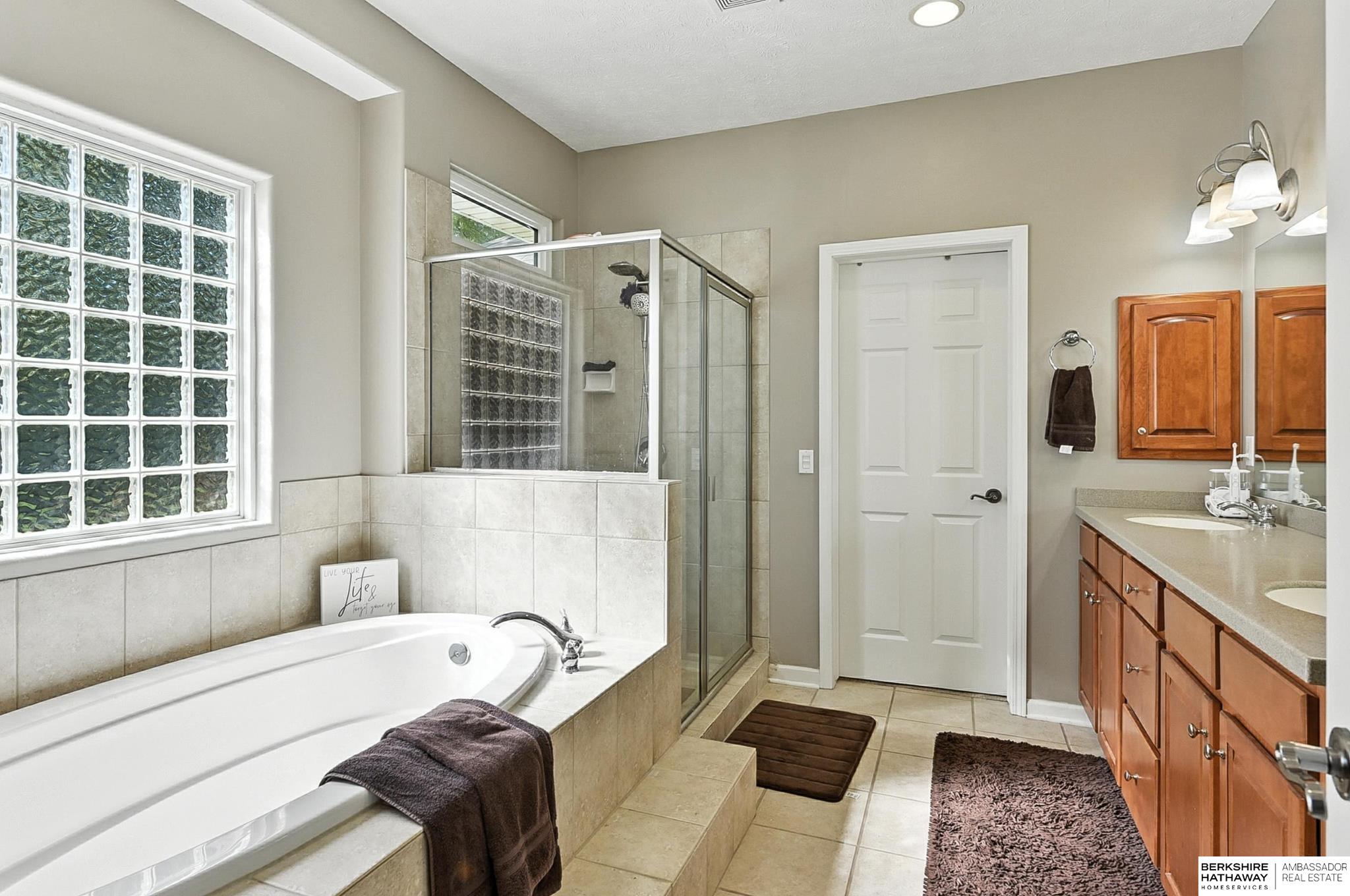 Omaha, Nebraska 68130, United States, 3 Bedrooms Bedrooms, ,3 BathroomsBathrooms,Residential,Active,179297