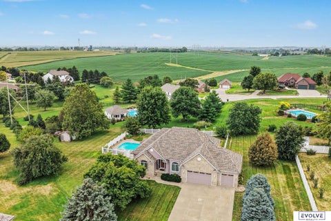 Photo of 4003 Fox Ridge Circle, Bellevue, NE 68123 (MLS # 22624617)