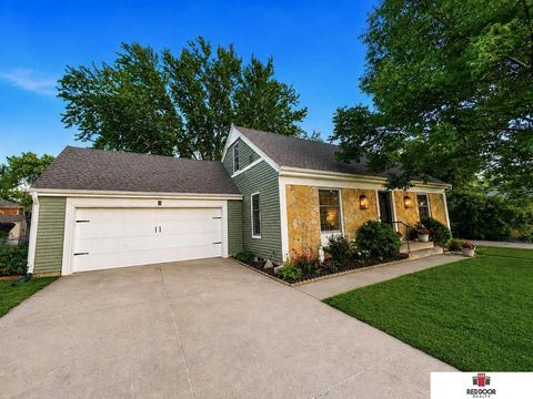 Photo of 1604 Devoe Drive, Lincoln, NE 68506 (MLS # 22615215)