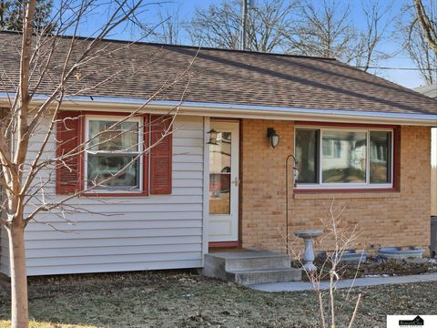 Photo of 7311 Garland Street, Lincoln, NE 68505 (MLS # 22604910)