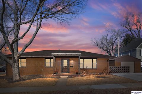 Photo of 5858 Hickory Street, Omaha, NE 68106 (MLS # 22604189)