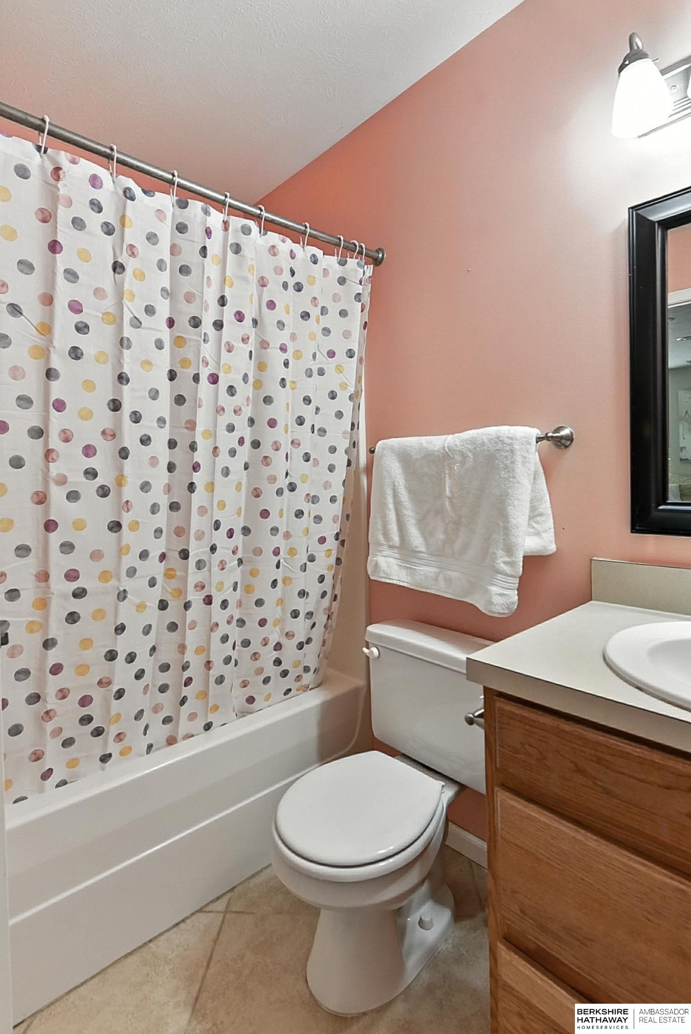 Omaha, Nebraska 68106, United States, 4 Bedrooms Bedrooms, ,3 BathroomsBathrooms,Residential,Active,195933