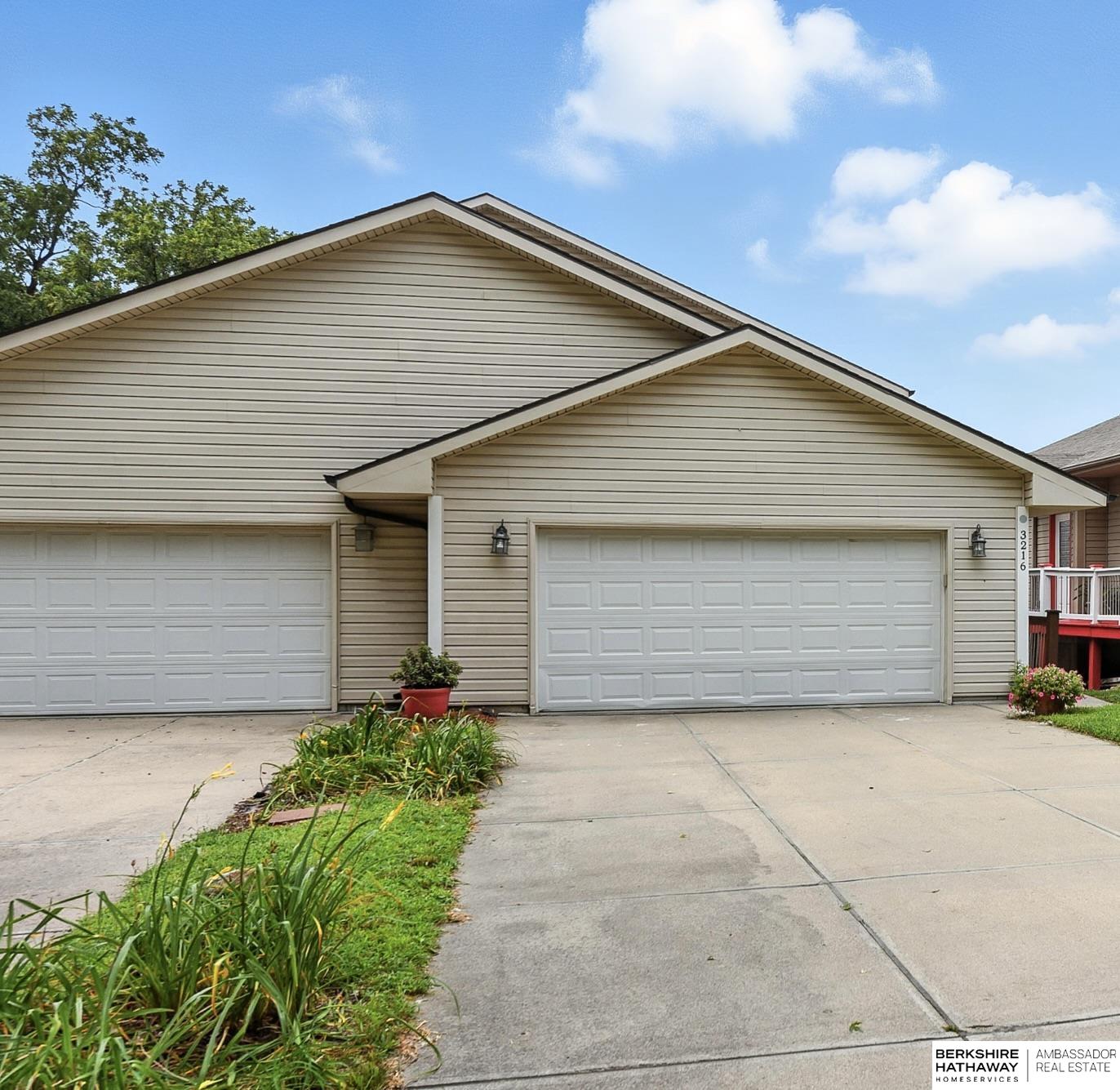 Omaha, Nebraska 68106, United States, 4 Bedrooms Bedrooms, ,3 BathroomsBathrooms,Residential,Active,195933