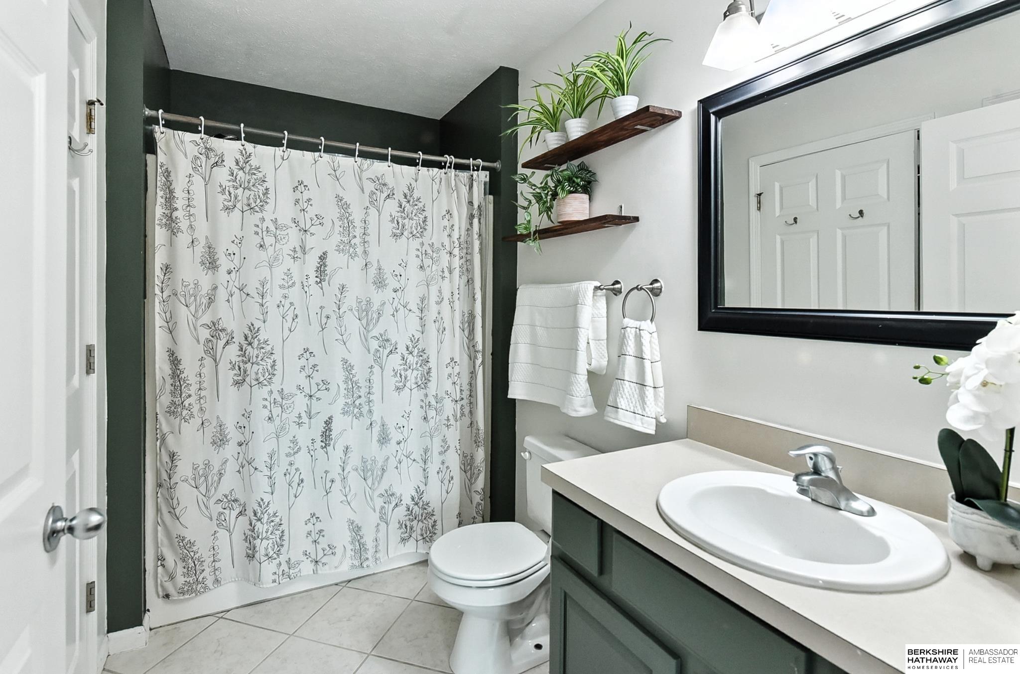 Omaha, Nebraska 68106, United States, 4 Bedrooms Bedrooms, ,3 BathroomsBathrooms,Residential,Active,195933