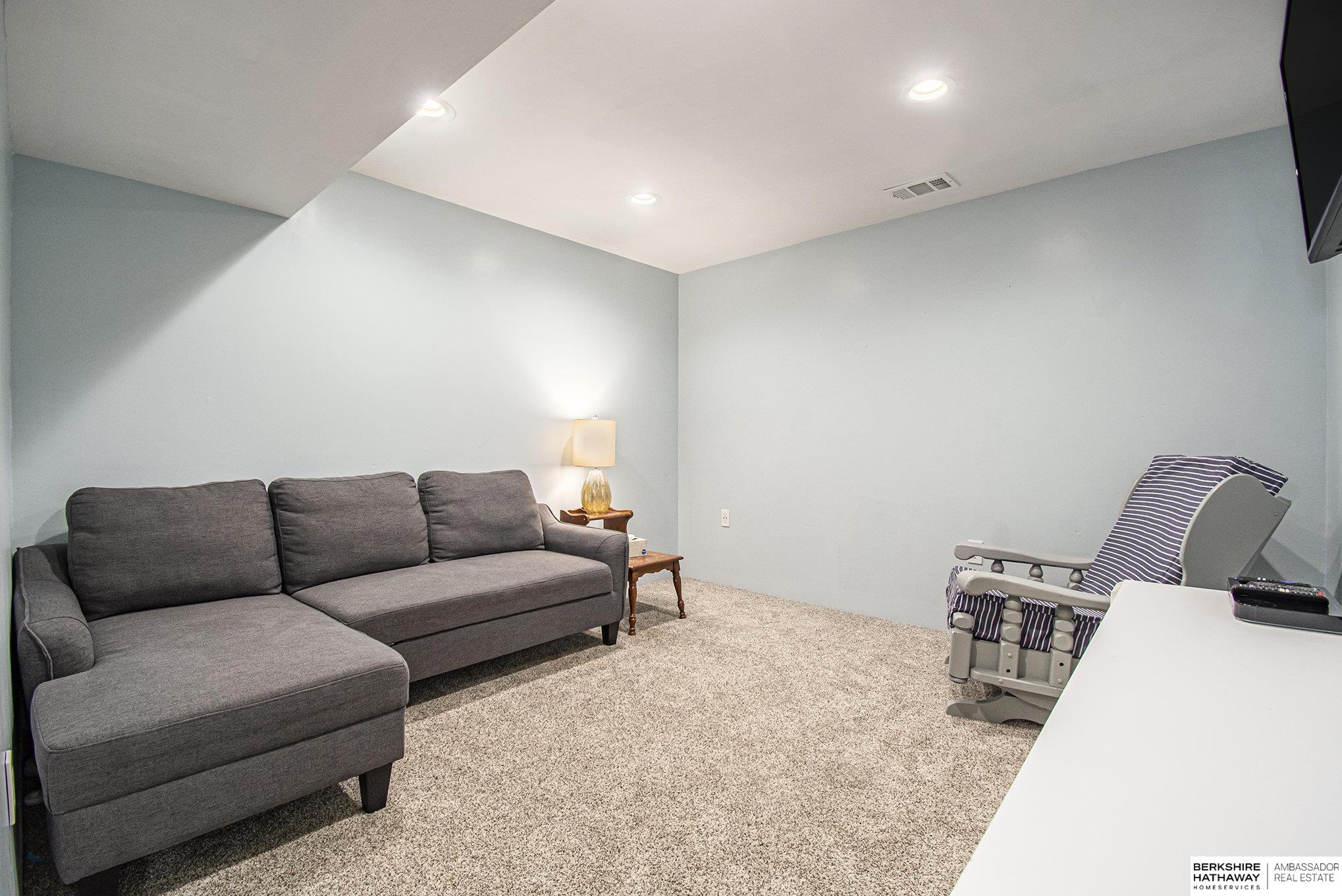 Omaha, Nebraska 68134, United States, 4 Bedrooms Bedrooms, ,2 BathroomsBathrooms,Residential,Pending,173419