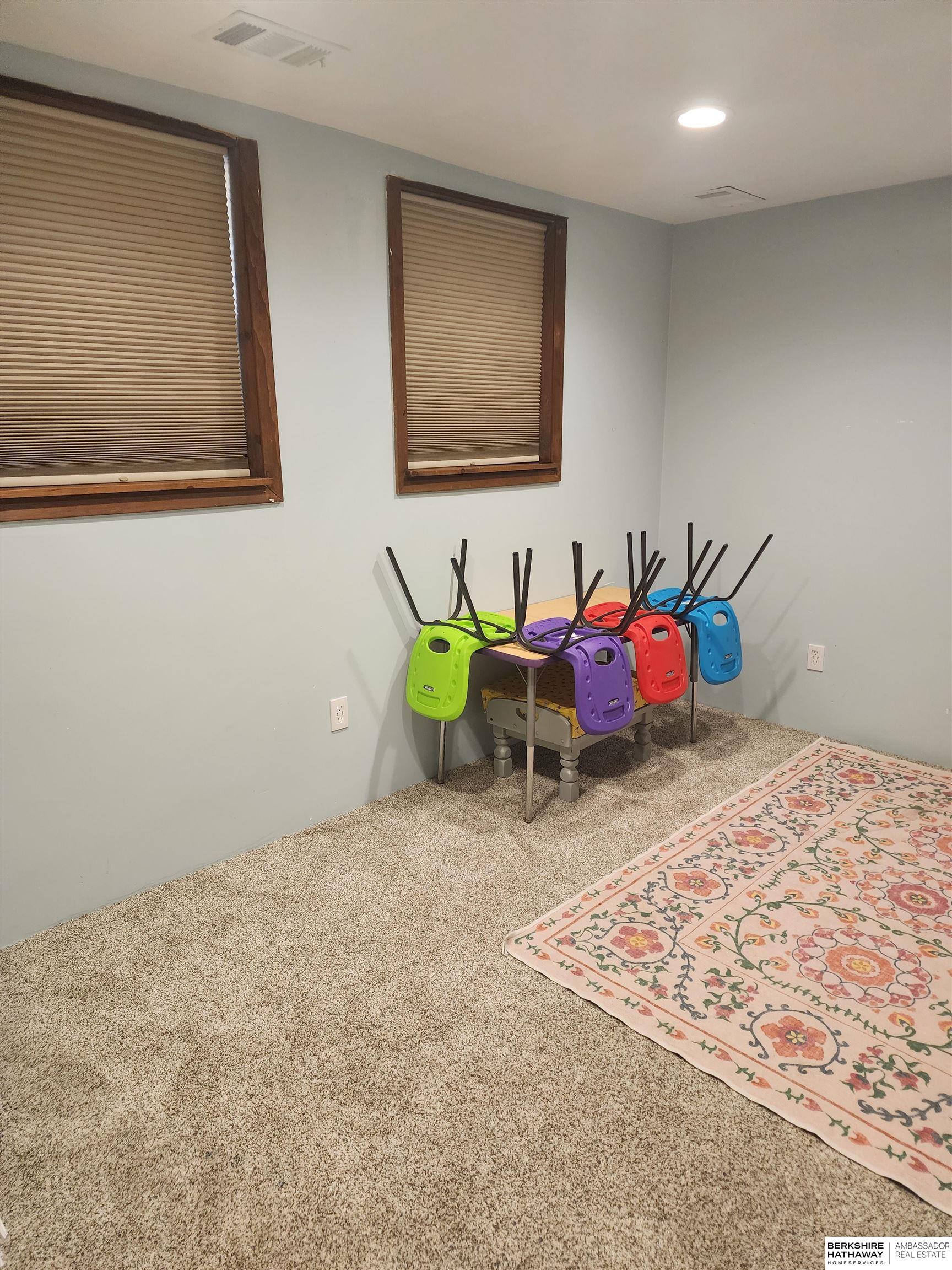 Omaha, Nebraska 68134, United States, 4 Bedrooms Bedrooms, ,2 BathroomsBathrooms,Residential,Pending,173419