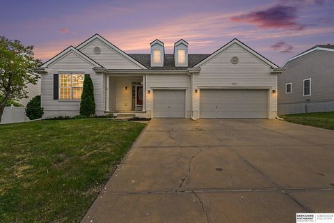 Photo of 2311 Glacier Drive, Papillion, NE 68046 (MLS # 22613243)