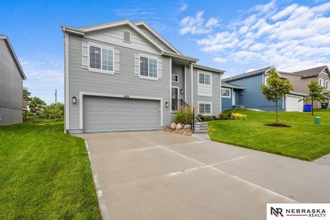 Photo of 8622 Young Street, Omaha, NE 68122 (MLS # 22528765)