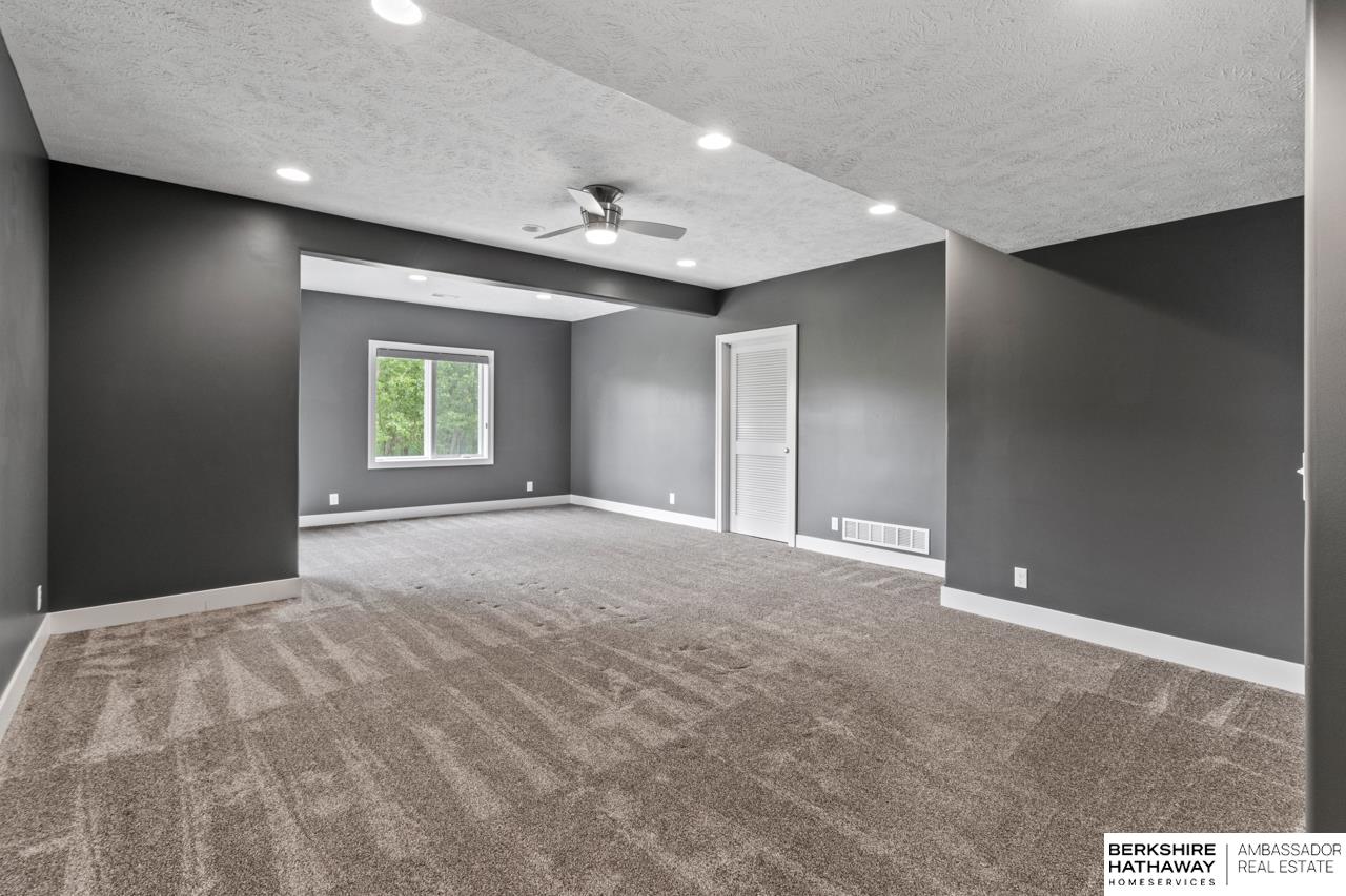 Elkhorn, Nebraska 68022, United States, 4 Bedrooms Bedrooms, ,4 BathroomsBathrooms,Residential,Pending,153424