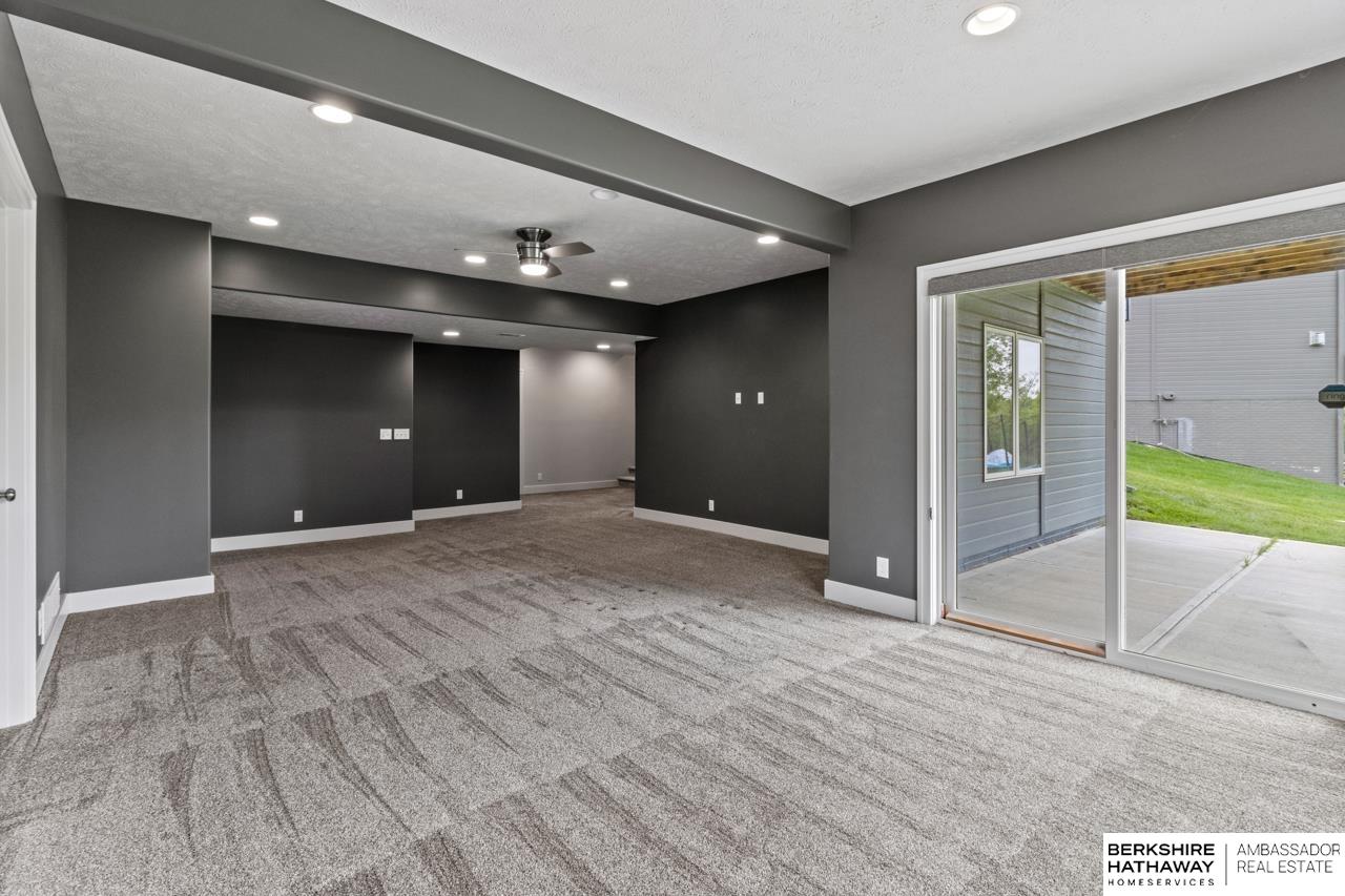 Elkhorn, Nebraska 68022, United States, 4 Bedrooms Bedrooms, ,4 BathroomsBathrooms,Residential,Pending,153424