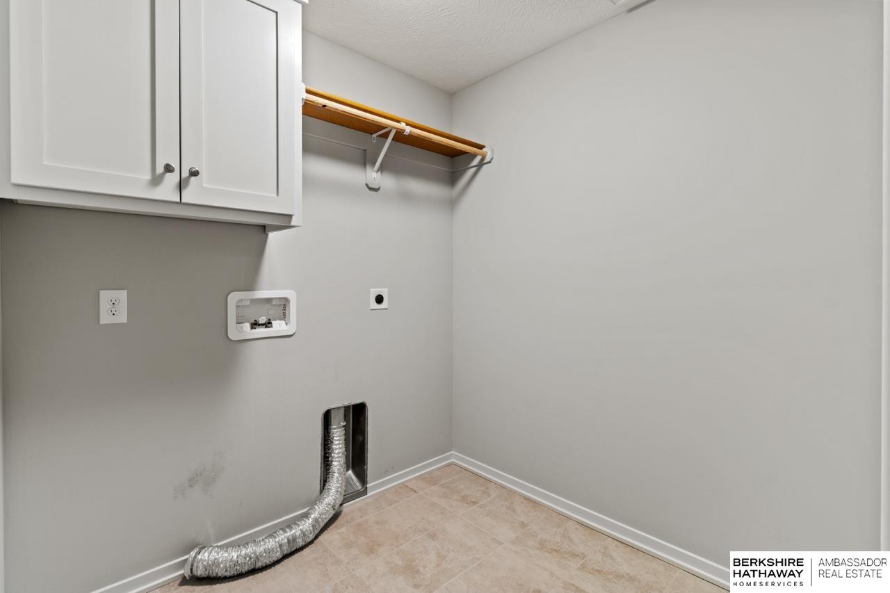 Elkhorn, Nebraska 68022, United States, 4 Bedrooms Bedrooms, ,4 BathroomsBathrooms,Residential,Pending,153424