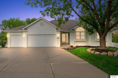 Photo of 16650 Redwood Street, Omaha, NE 68136 (MLS # 22610849)
