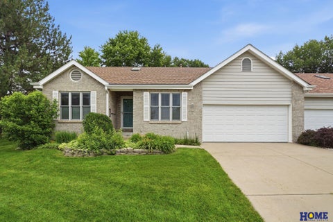 Photo of 6940 Summerset Circle, Lincoln, NE 68516 (MLS # 22617745)