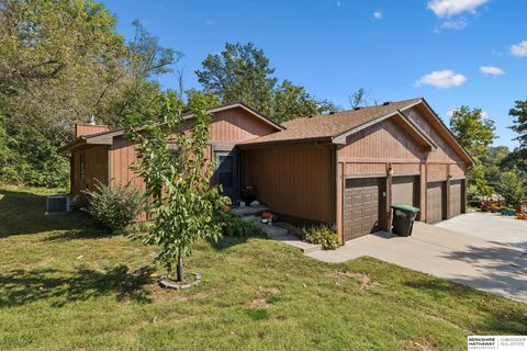 Photo of 7806 Read Plaza, Omaha, NE 68122 (MLS # 22528832)