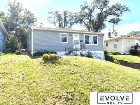 Photo of 7524 N 34th Street, Omaha, NE 68112 (MLS # 22527999)