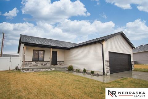 Photo of 710 W Avondale Court, Lincoln, NE 68523 (MLS # 22608651)