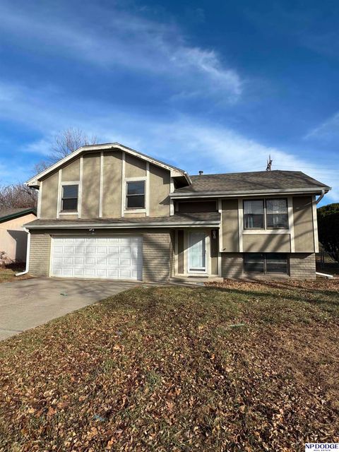 Photo of 11260 Erskine Street, Omaha, NE 68164 (MLS # 22601153)