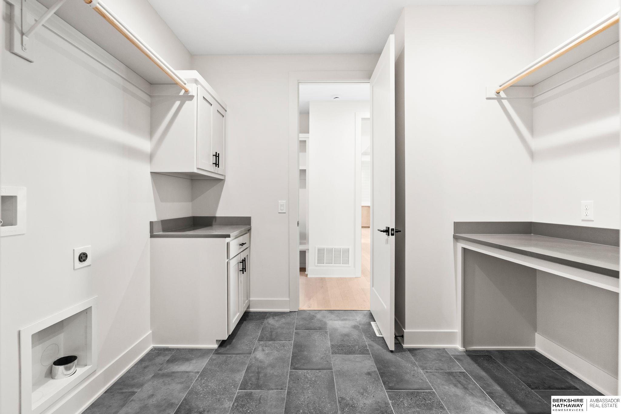 Elkhorn, Nebraska 68022, United States, 5 Bedrooms Bedrooms, ,3 BathroomsBathrooms,Residential,Active,207505