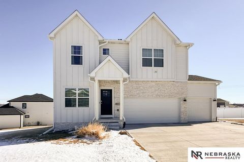 Photo of 8811 S 65th St, Papillion, NE 68157 (MLS # 22604978)