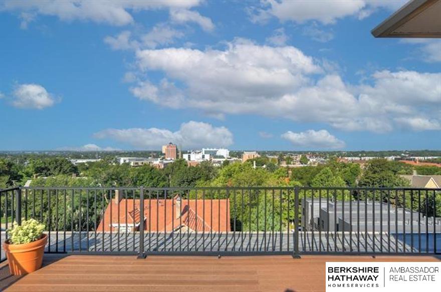 Omaha, Nebraska 68105, United States, 2 Bedrooms Bedrooms, ,1 BathroomBathrooms,Residential,Active,164670