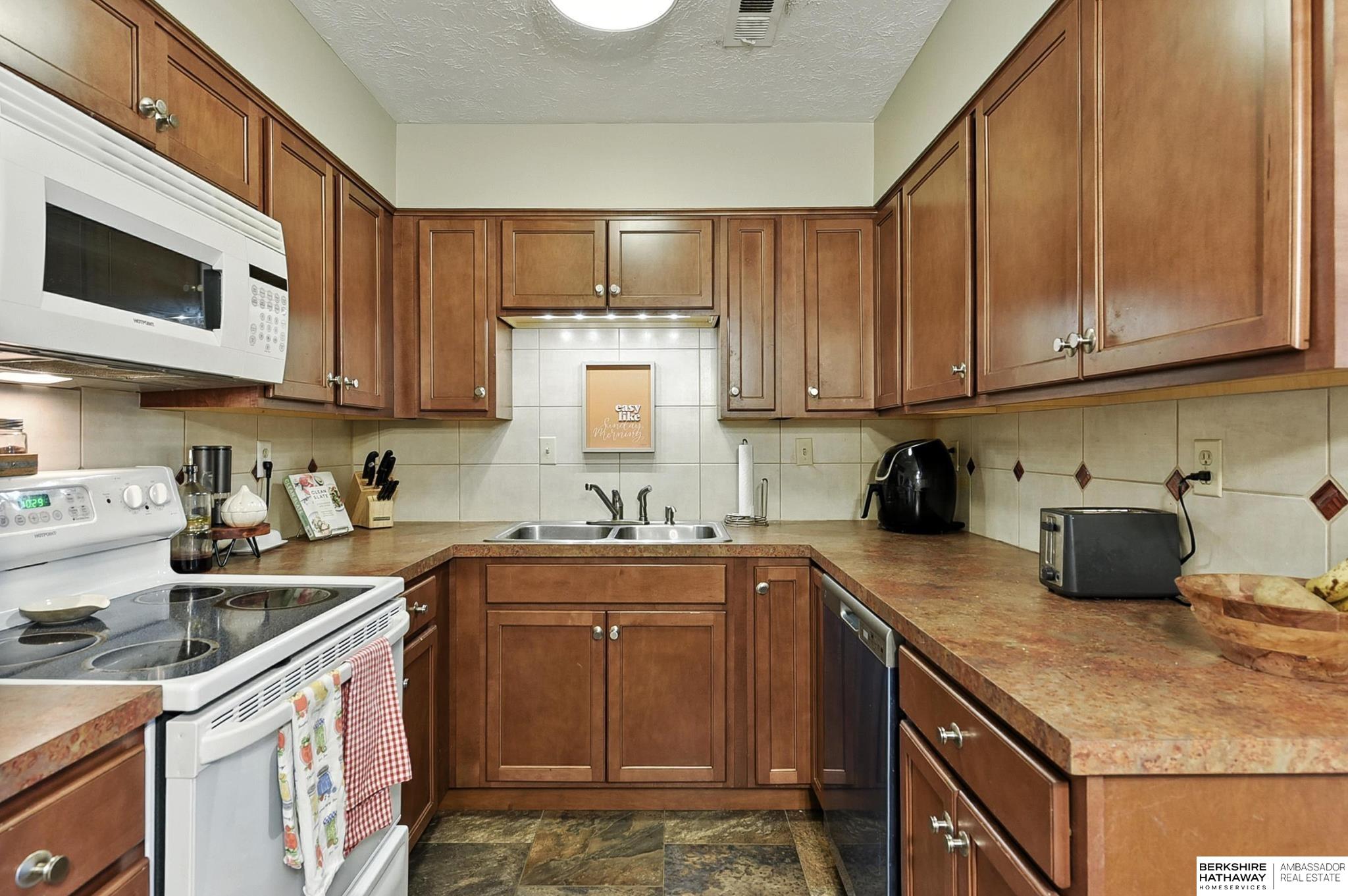 Omaha, Nebraska 68105, United States, 2 Bedrooms Bedrooms, ,1 BathroomBathrooms,Residential,Active,164670