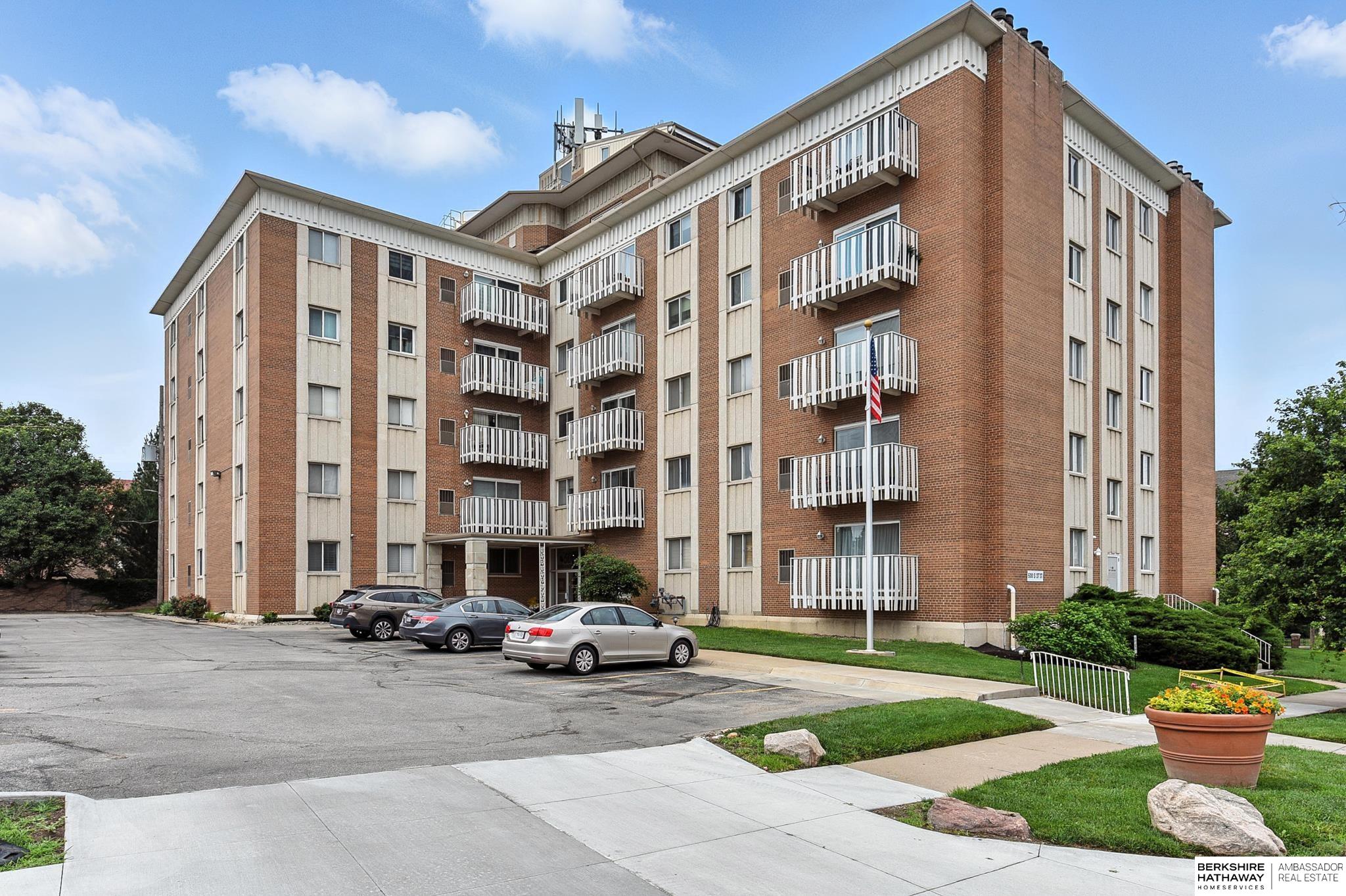 Omaha, Nebraska 68105, United States, 2 Bedrooms Bedrooms, ,1 BathroomBathrooms,Residential,Active,164670