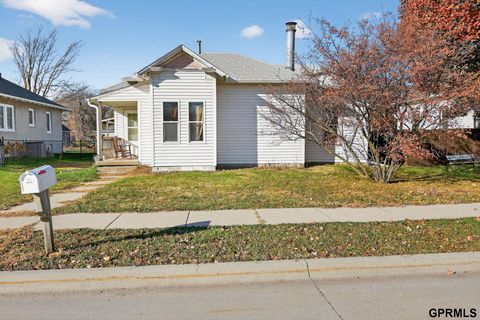 Photo of 1021 N Nebraska Avenue, York, NE 68467 (MLS # 22534512)
