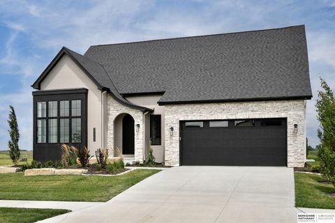 Photo of 21112 Laurel Avenue, Omaha, NE 68022 (MLS # 22512387)