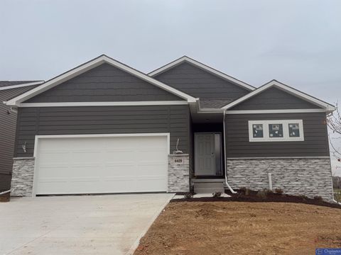 Photo of 4409 Lookingglass Drive, Bellevue, NE 68123 (MLS # 22527027)