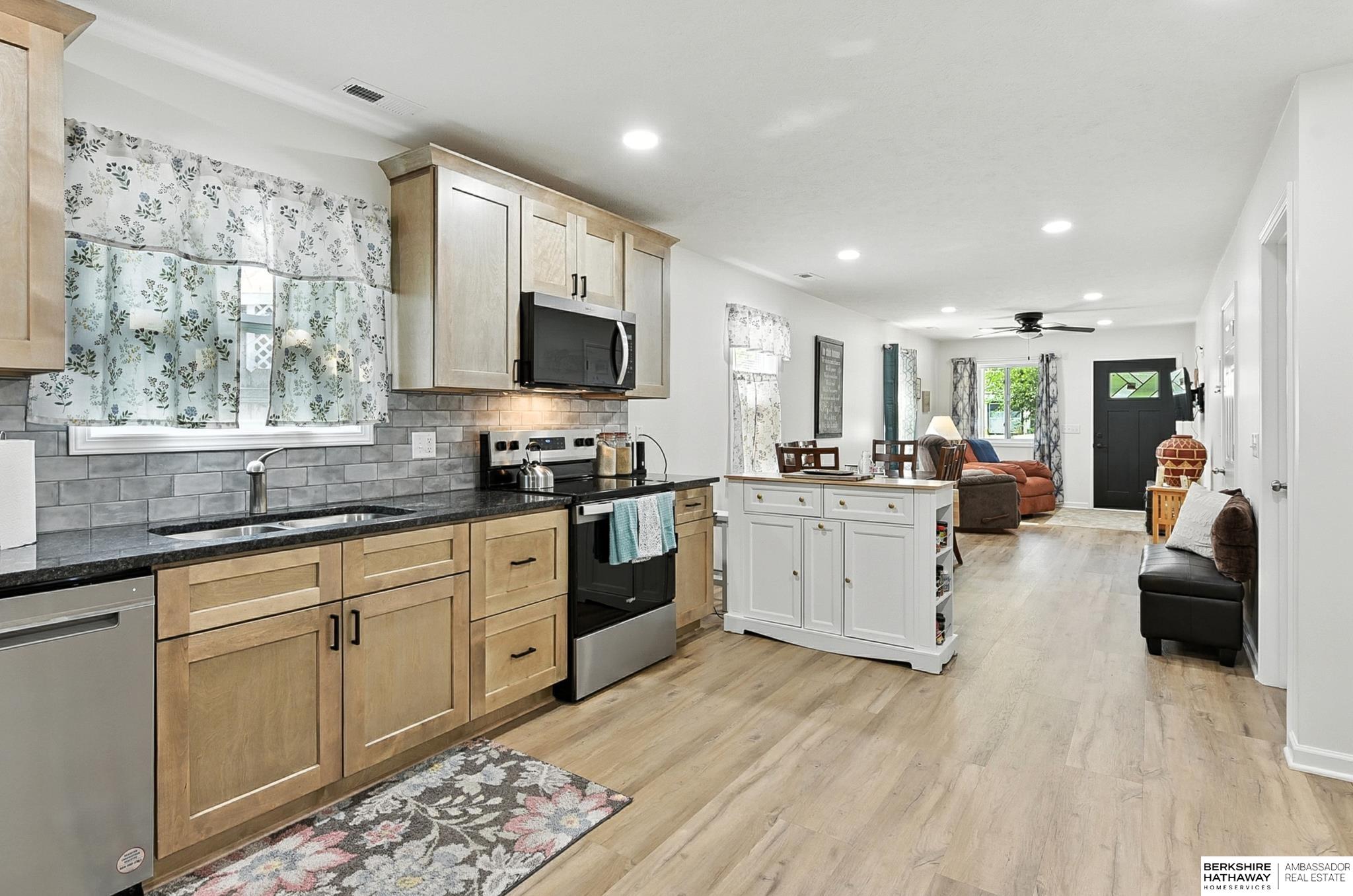 Council Bluffs, Iowa 51501, United States, 3 Bedrooms Bedrooms, ,2 BathroomsBathrooms,Residential,Active,187086