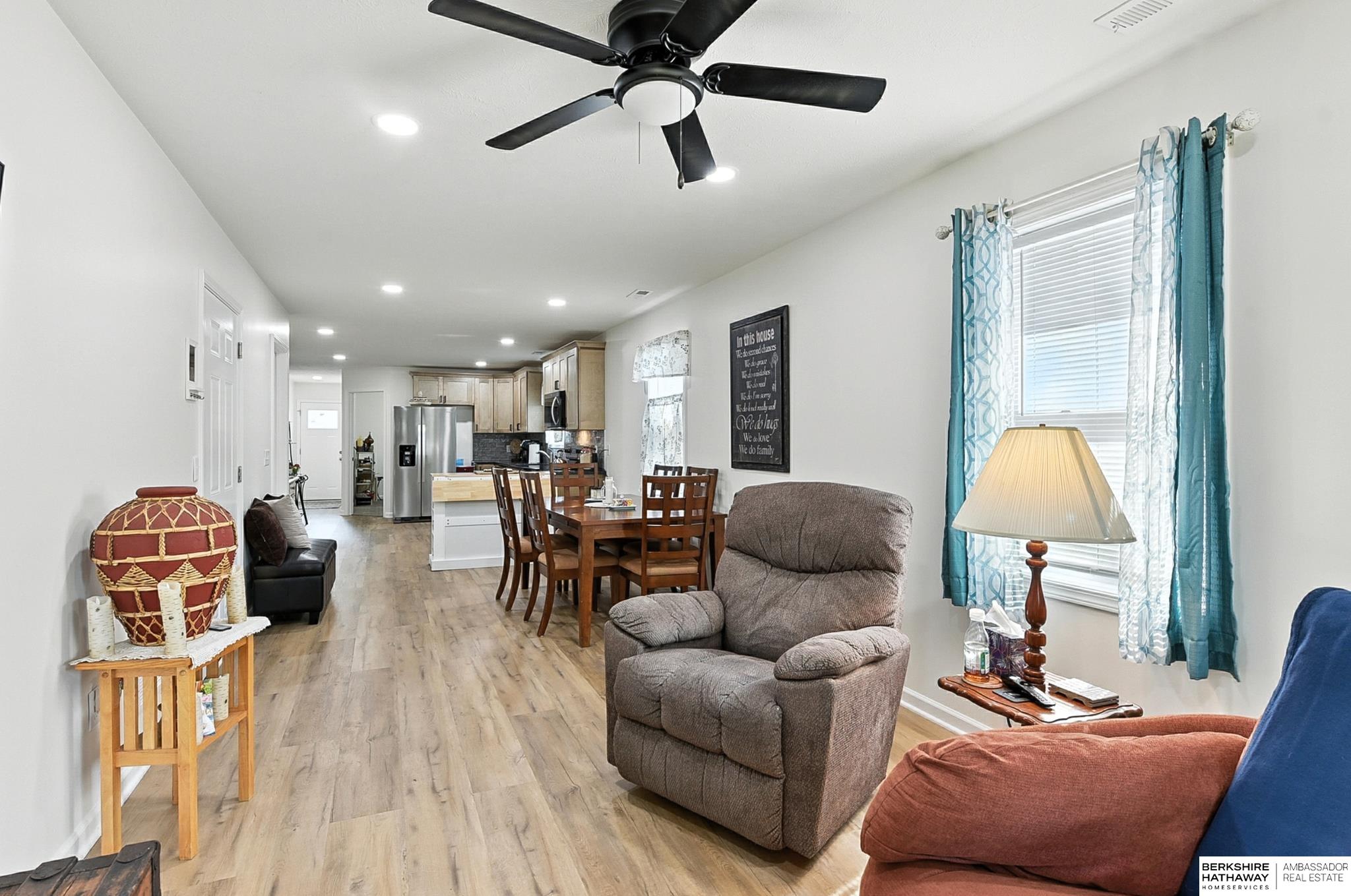 Council Bluffs, Iowa 51501, United States, 3 Bedrooms Bedrooms, ,2 BathroomsBathrooms,Residential,Active,187086