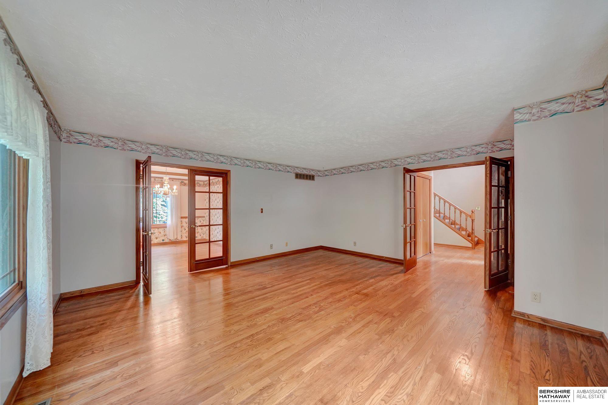 Lincoln, Nebraska 68516, United States, 4 Bedrooms Bedrooms, ,4 BathroomsBathrooms,Residential,Active,224550