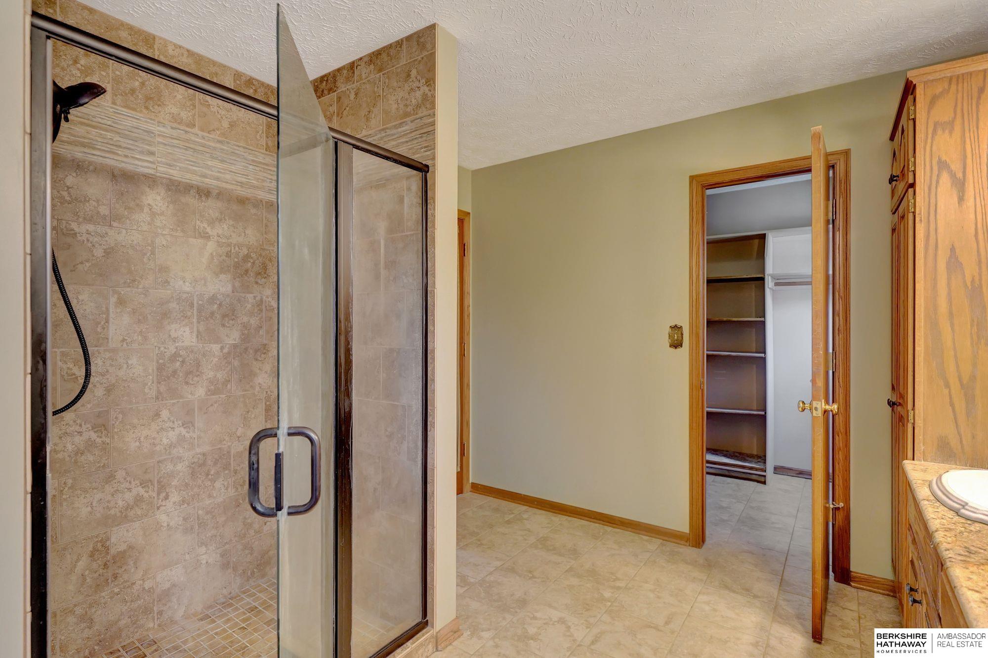 Lincoln, Nebraska 68516, United States, 4 Bedrooms Bedrooms, ,4 BathroomsBathrooms,Residential,Active,224550